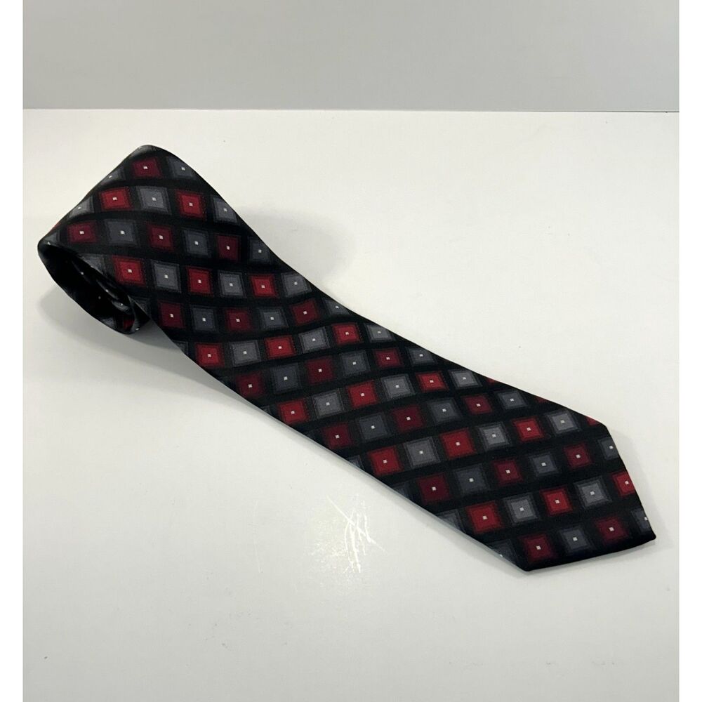 Kenneth Cole Reaction Men's 100% Silk Geometric Diamond Tie Red Grey Black